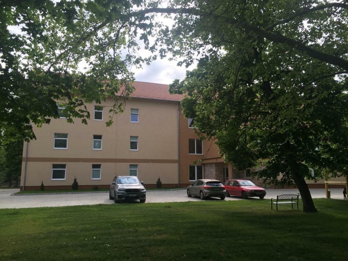 Smart Rooms Székesfehérvár Exteriör bild